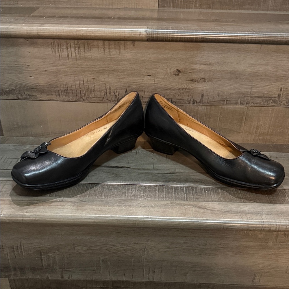 Softspots Black Leather with Floral Accent - Picture 3 of 5